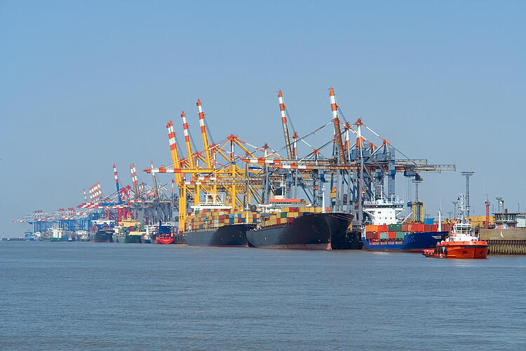 Bremerhaven Hafen by hbbolten